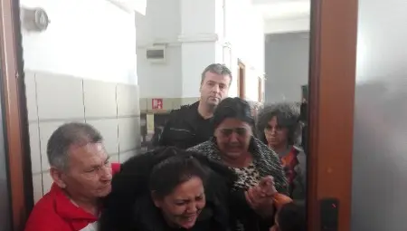 Майката на подсъдимия плака и ви, сякаш не синът й е убил млада жена, а тя е загубила дете.