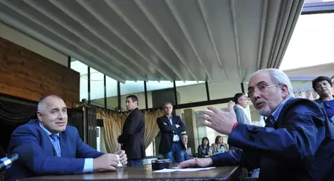 Борисов и Местан пият кафе в Кърджали Борисов и Местан пият кафе в Кърджали