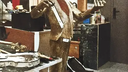 Цигуларче от стъкло и бронз  ще &bdquo;свири&ldquo; на пешеходците