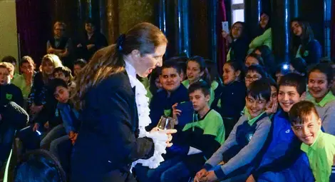 Образователните концерти на операта се радват на детския интерес. 				           Снимка: Русенска опера