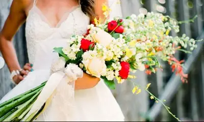 Младоженци дариха парите от сватбата си на болно дете