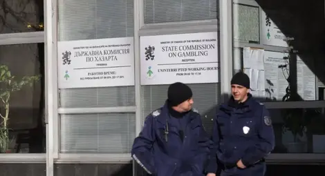 Шефът на Комисията по хазарта показно арестуван, Васил Божков в чужбина Шефът на Комисията по хазарта показно арестуван, Васил Божков в чужбина