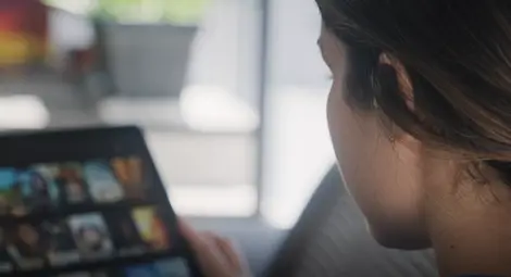 Младите българи купуват повече фалшиви продукти и продължават да ползват незаконно съдържание