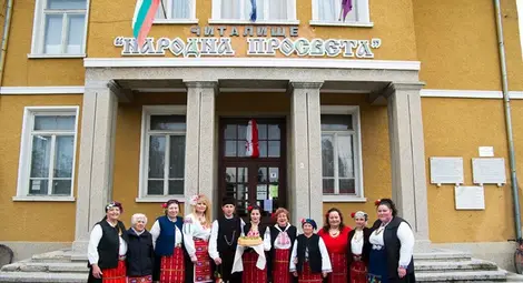 Традициите са живи &ndash; цяло село заживя с български народни носии /галерия/