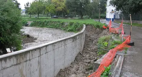 Укрепват подпорната стена край спортен комплекс &bdquo;Ялта&ldquo;