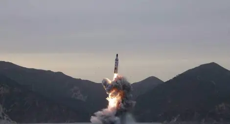 Северна Корея изстреля балистична ракета, която прелетя над Япония