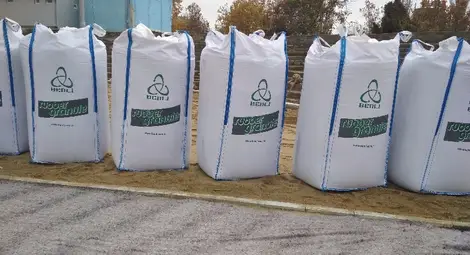 А това е изкуственото покритие от Турция. Снимки: Георги ХРИСТОВ