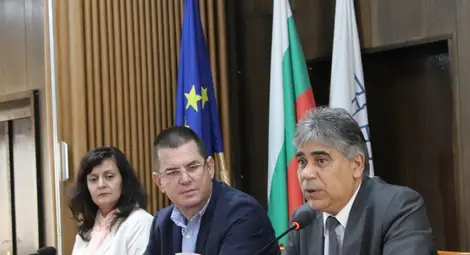 Зам.областният управител Валентин Колев и директорът на дирекцията по безопасност на храните д-р Георги Дяков. Снимка: ОА