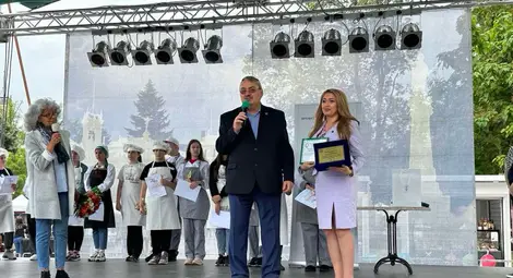 Традиционият балон и емоционален концерт на група „Молец“ на финала на изложението „Уикенд туризъм” в Русе Традиционият балон и емоционален концерт на група „Молец“ на финала на изложението „Уикенд туризъм” в Русе