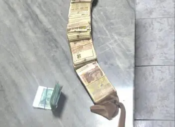 Нов метод: Муле на телефонни измамници хванато на Дунав мост с увити над 43 000 лева около гърдите му в дамски чорап