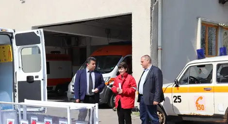ВМРО дари изолационна носилка на Спешната помощ в Русе