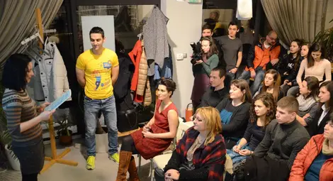 60 учители подготвят видеоуроците в Уча.се