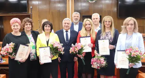 Шестима педагози получиха престижната награда "Неофит Рилски" на церемония в Областната администрация в Русе