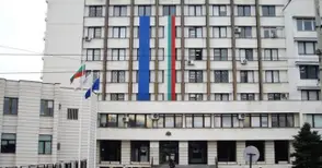 Напушен 19-годишен младеж заби порше в стълб пред полицията