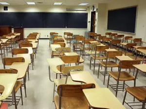 Вдигат заплатите на учителите с 5%