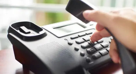 Жена разубеди разградчанка да плати на телефонни измамници