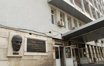 Пожарникар е в "Пирогов" в много тежко състояние, събират пари за лечението му