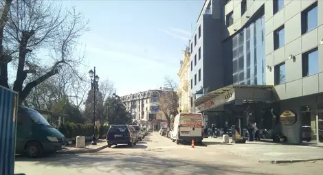 ВМРО: Агресивни служители окупират с  конуси паркоместа пред &bdquo;Космополитан&ldquo;