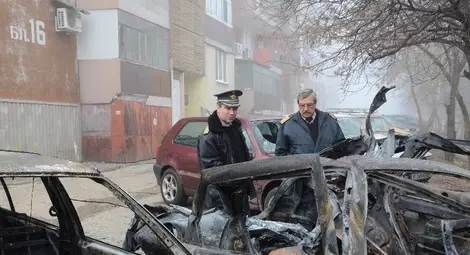 Взрив изхвърли таван на кола на 6-ия етаж