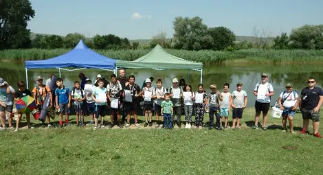 Петгодишният Митко улови 11 рибки на традиционния празник в Ценово