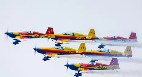 40 самолета кацат на летището в Русе за грандиозно авиошоу и национален шампионат по безмоторно летене, румънските &bdquo;Ястреби&ldquo; и &bdquo;Сини крила&ldquo; ще демонстрират авиационна и парашутна акробатика