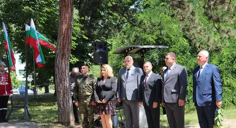 Русе отбеляза с военни почести и духов оркестър Деня на Ботев и на загиналите за свободата и независимостта на България /галерия/