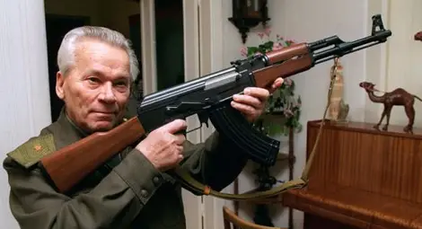 Спешно са откарали Михаил Калашников в болница нощес