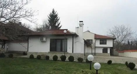 Нови хотели в Божичен и Мечка извадени на търг