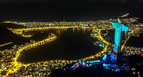 В Рио де Жанейро Исус Христос &bdquo;облече&ldquo; лекарска престилка