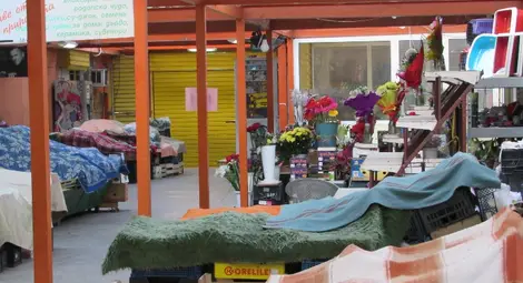 Търговци на пазара: Цяла зима сме в оранжериите, сега трябва да хвърляме продукция