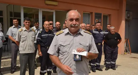Шефът на спасителите се пенсионира с Почетен знак за 30 години служба