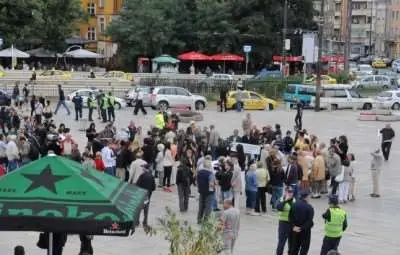 200 000 подписа в подкрепа на правителството 