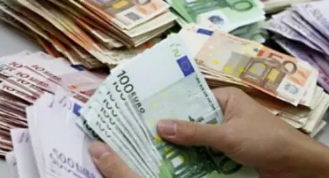 Външно съветва: Ако пътувате до Гърция, носете си евро в брой