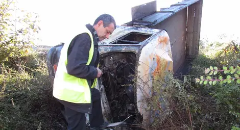 Автомобил на Пътното изгоря след катастрофа