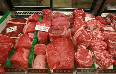 Най-важното при покупката на месо е хората да следят етикета му, както и цвета на месото