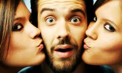 Комплименти, шоколад и секс правят жените щастливи Комплименти, шоколад и секс правят жените щастливи