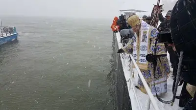 Инструментите на духовия оркестър замръзнаха на брега на Дунав в Русе Инструментите на духовия оркестър замръзнаха на брега на Дунав в Русе