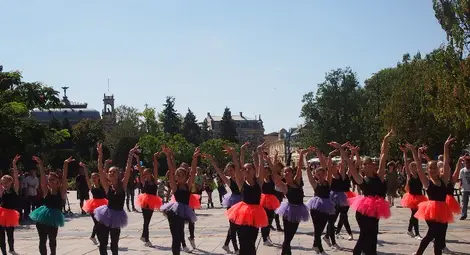 Шах и танци на открито  показаха от Младежкия дом 