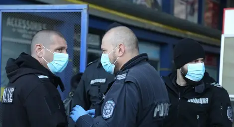 Полиция и здравни власти влязоха в “Илиянци” Полиция и здравни власти влязоха в “Илиянци”