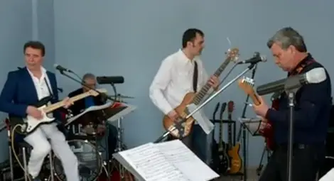 Кауза: Лекари с китари събират пари за малките си пациенти