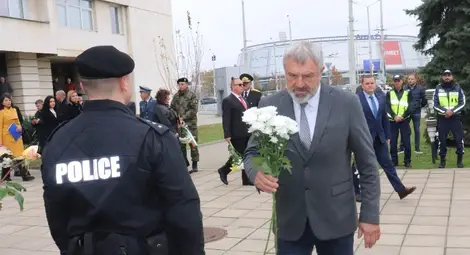 Полицията в Русе отбеляза празника си,  областният управител Драгомир Драганов награди четирима души  от състава на ведомството в крайдунавския град