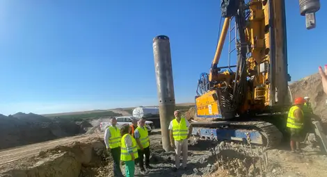 Коритарова и Драганов инспектираха първите километри от бъдещата магистрала Русе-Търново