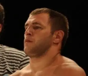 Ликвидираха ММА боец с автомат Калашников