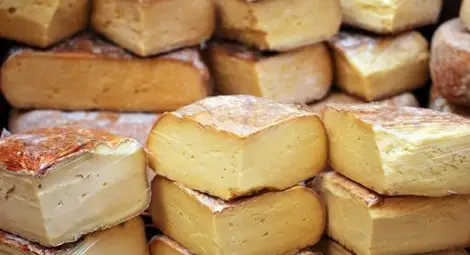 Куриери носят скара и сирене директно от Сърбия