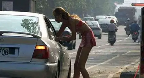 Бургазлия си поръча проститутка, дойде жена му