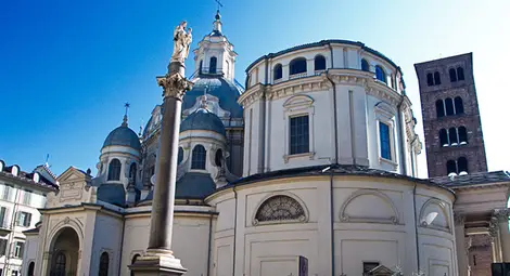 Чаша горещ шоколад и още нещо