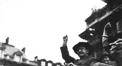 Лидерът на Социалистическия интернационал по време на митинг.