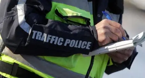 Шофьор преспа в ареста заради подхвърлени 100 лева на полицаи