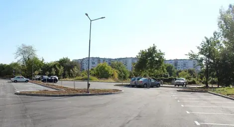 Нови паркинги и алеи ще има в три квартала