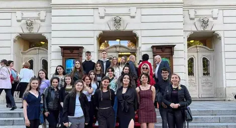 Бъдещи икономисти стажуваха в театър,  зоопарк, училище, музей и фирми в Кошице